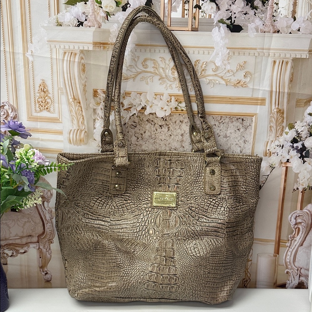Elegant Crocodile-Embossed Tan Tote Bag
